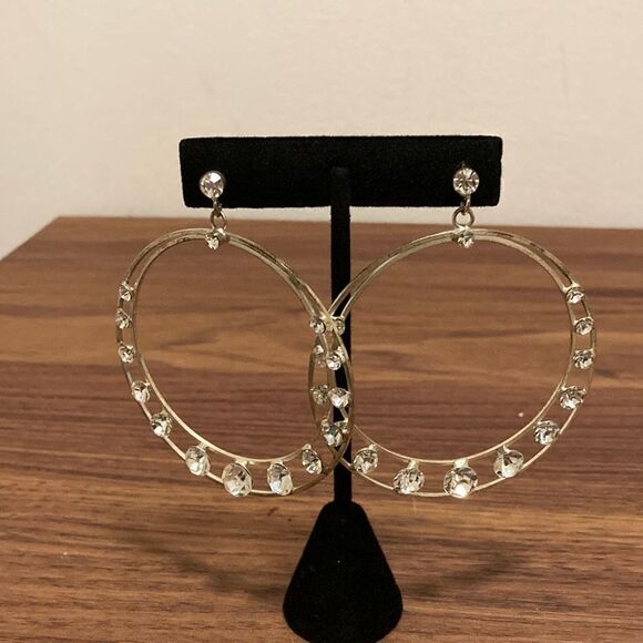 Vintage 1980’s Dramatic Silver tone & Rhinestone Hoop Earrings. - Picture 1 of 3